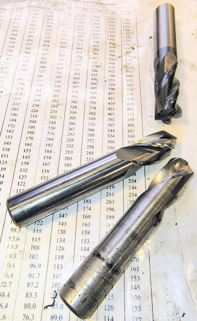 Center-cutting end mill, chamfering end mill, and drill bit